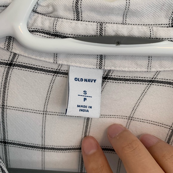 ✨3 for $15✨ Old Navy striped button up - Picture 3 of 3